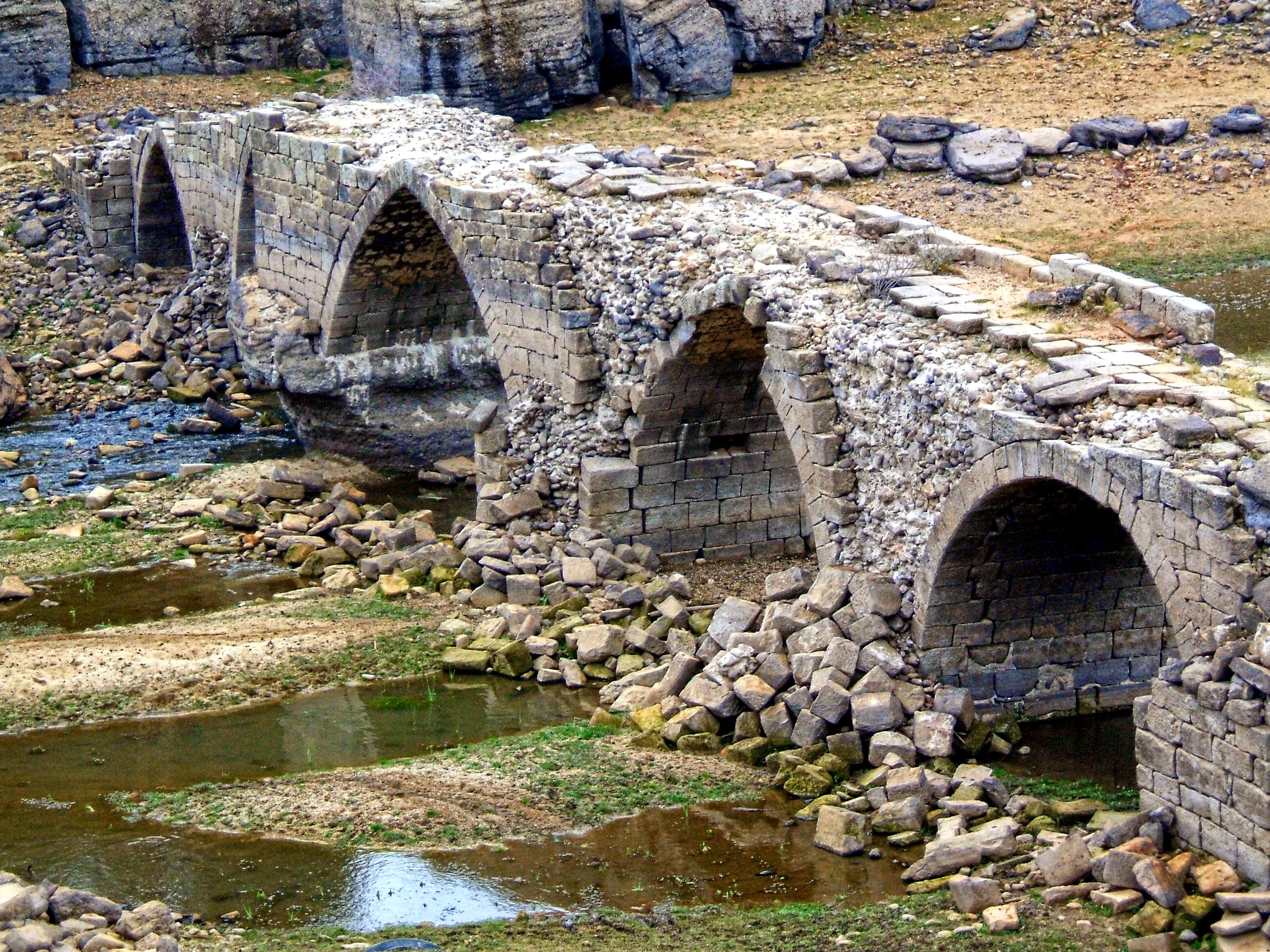 Vinuesa,%20embalse%20seco%20-%20Soria%20002-dn1.jpg
