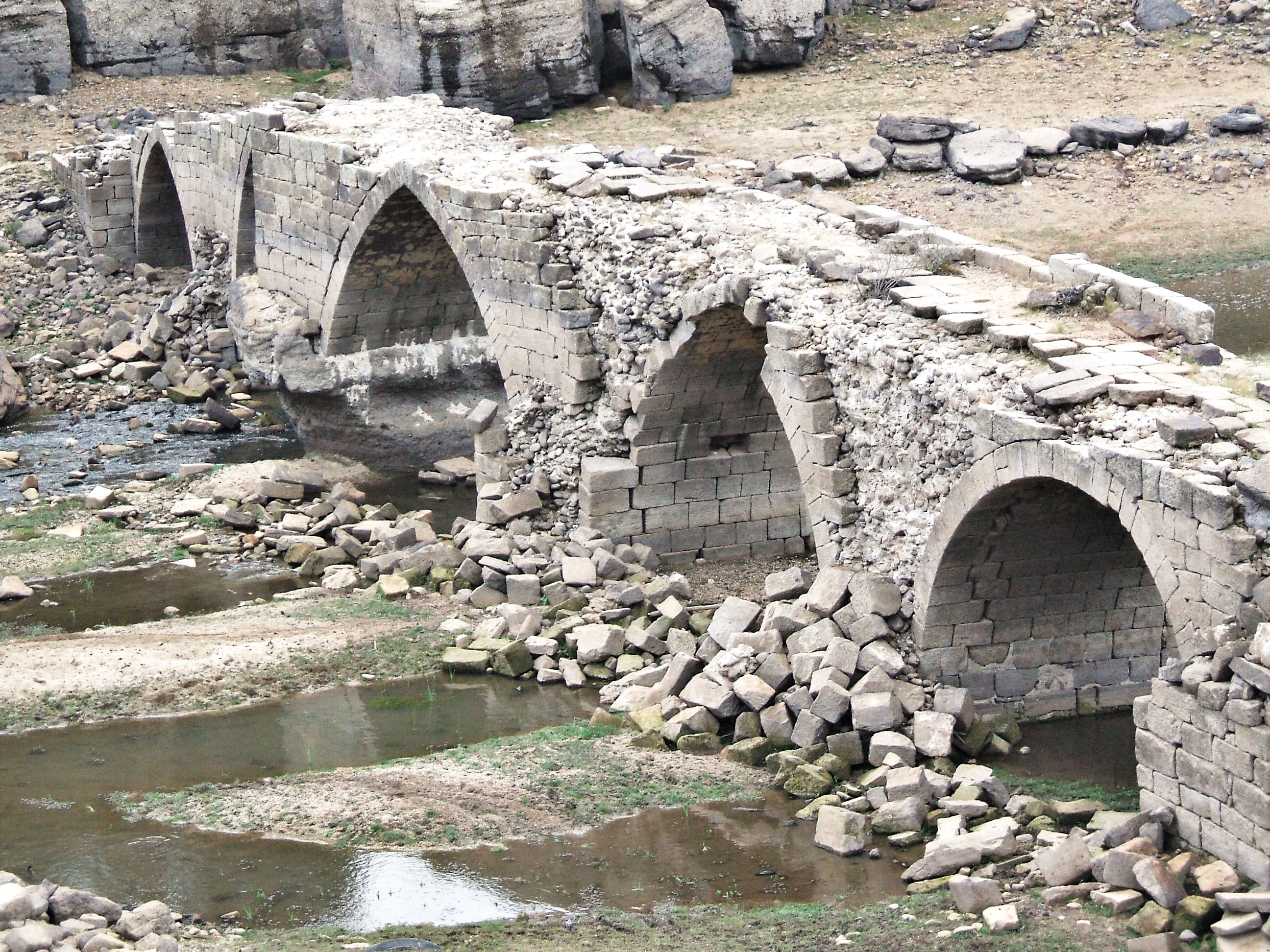 Vinuesa, embalse seco - Soria 002_1.jpg