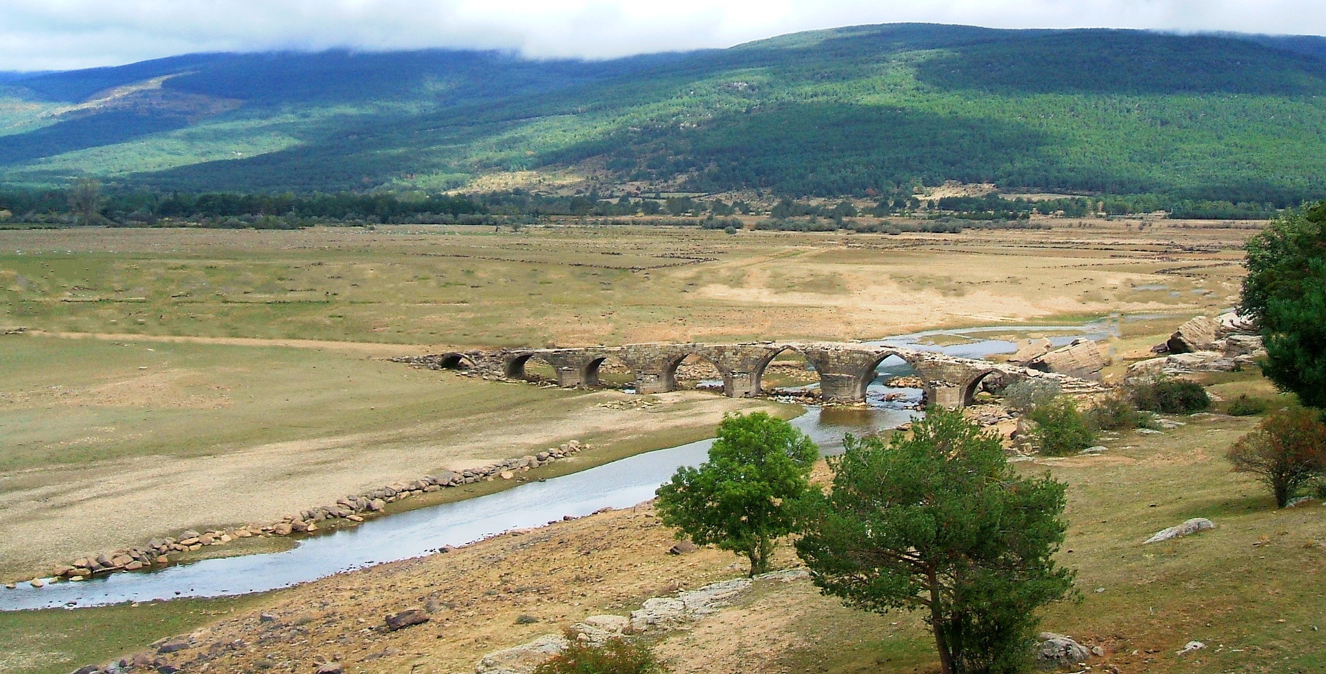 Old_Vinuesa_embalse_seco.jpg