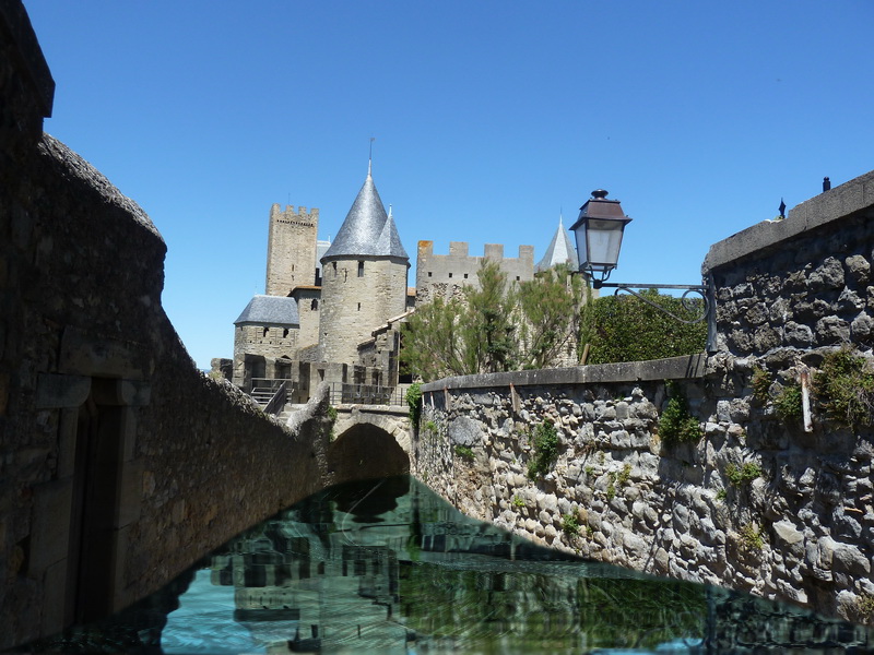 Castle-ReflectionOnPonds-Try1-Issa.jpg