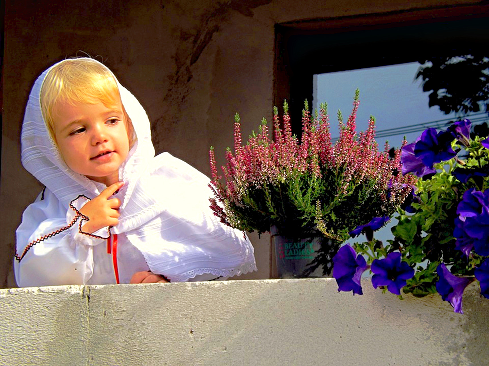 PseudoHDR on child-973391_960_720 stretch, dodge-burn, retinex, satur at 25.0.jpg
