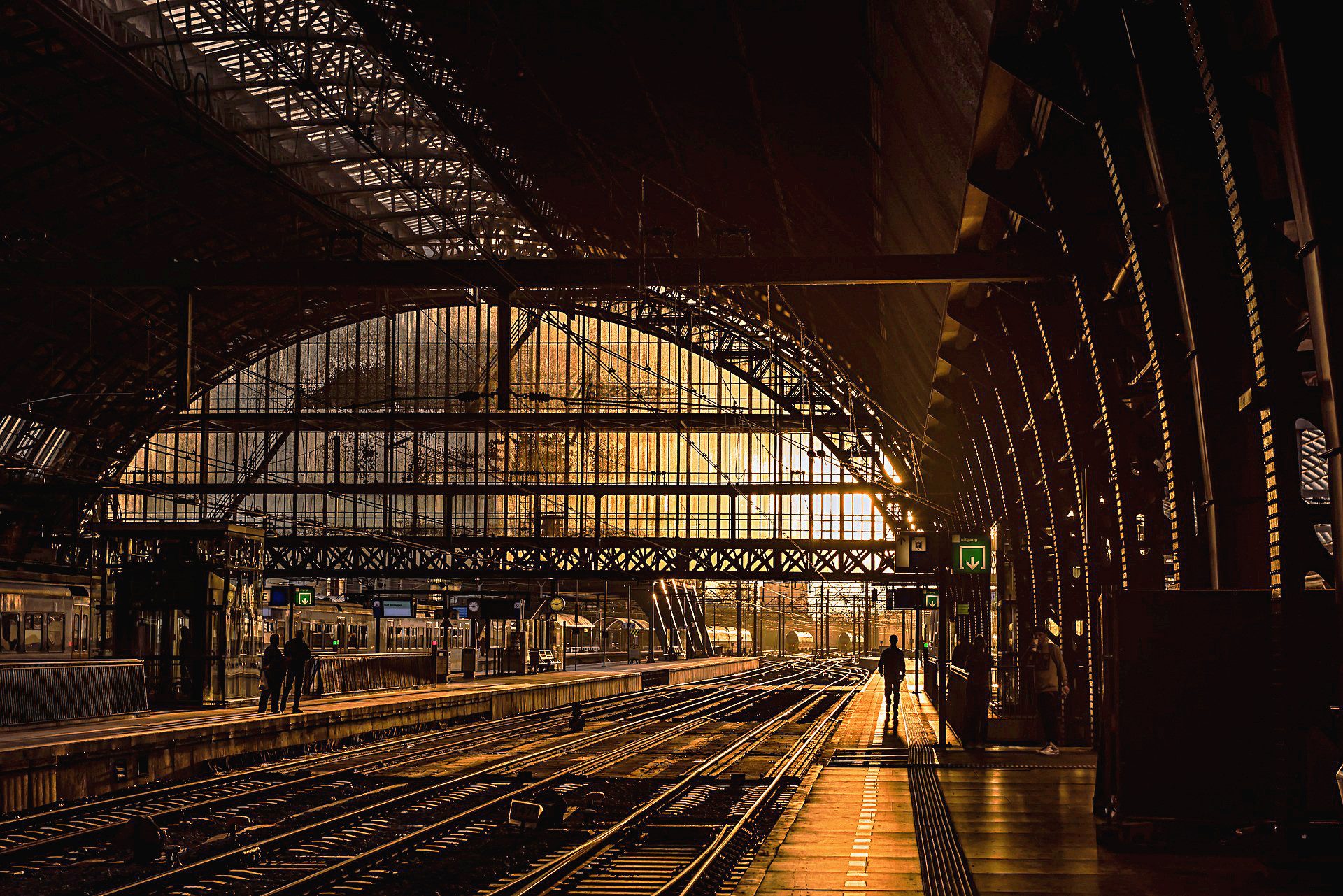 station-839208_1920-PseudoHdrEffect-DN.jpg