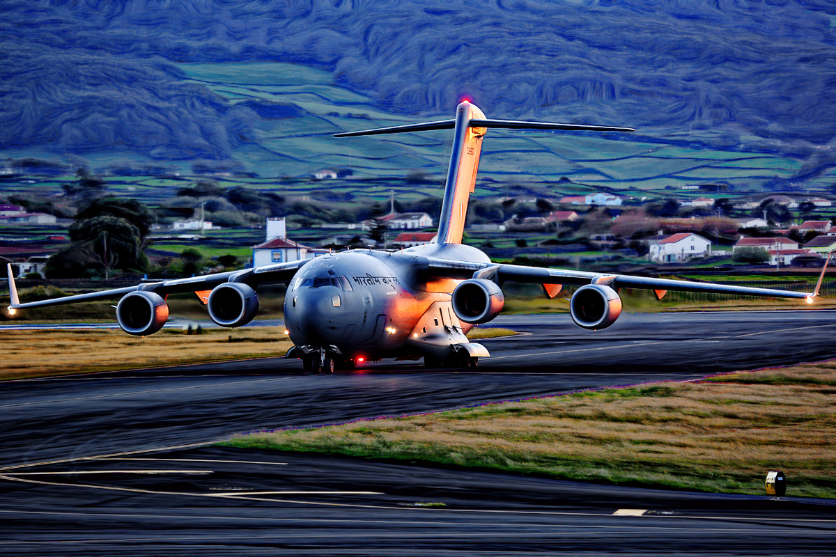 Boeing C-17 Globemaster III_Exaggeration.jpg