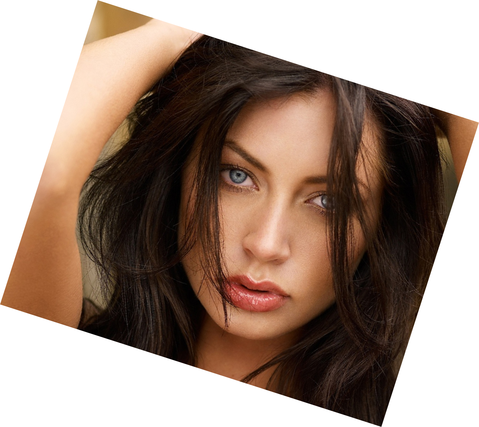 5624-close-up-portrait-of-a-beautiful-brunette-pv_rotated.png