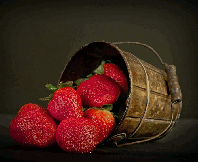 Dinasset.White Balance Stretch2.Bucket Strawberries.gif