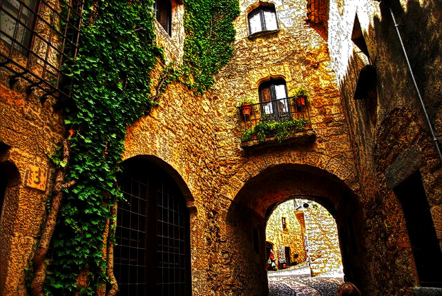 Pals_Girona_DN_TextureSharpen_Low.jpg