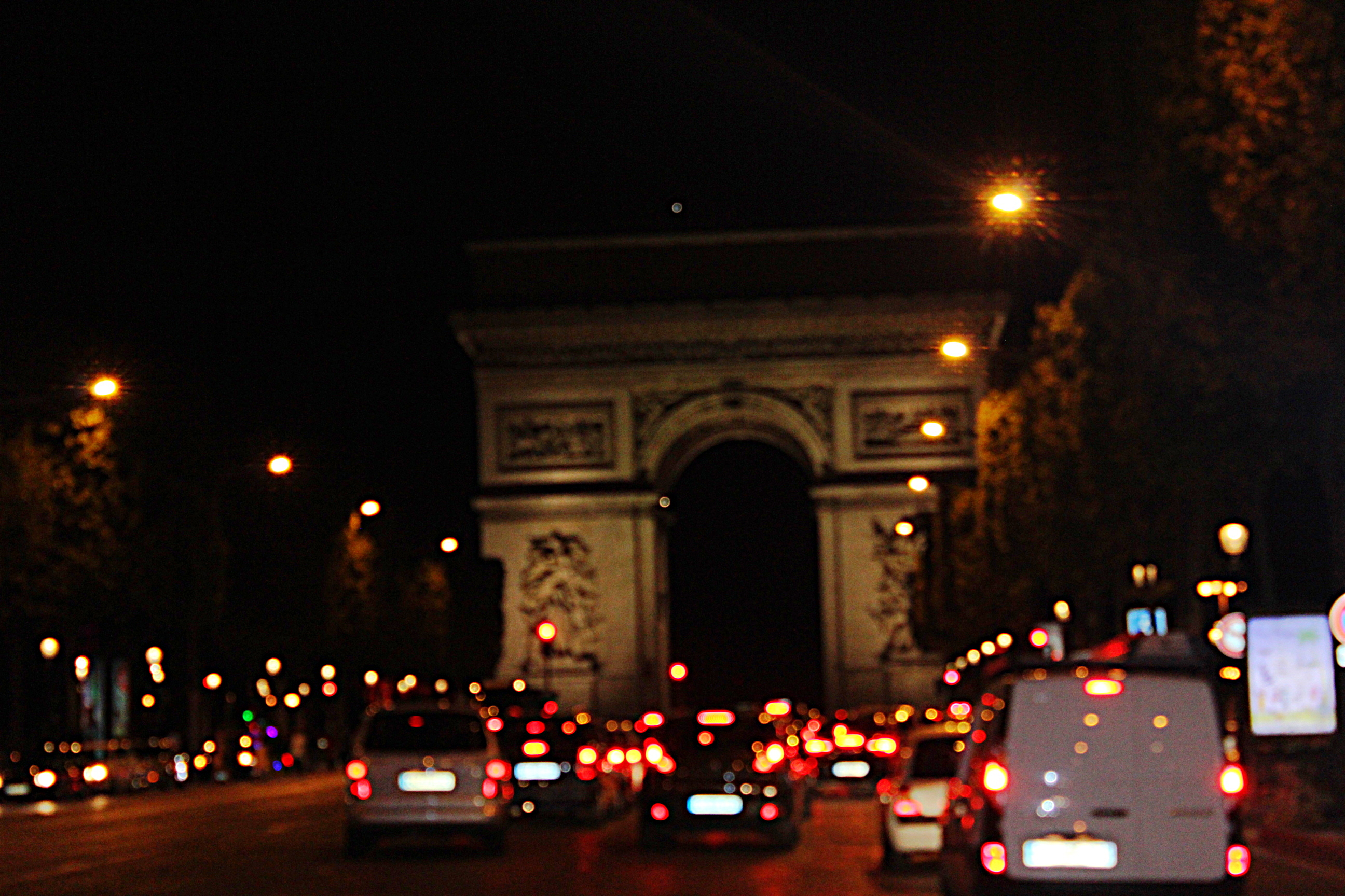 avenue_des_Champs-Élysées.jpg