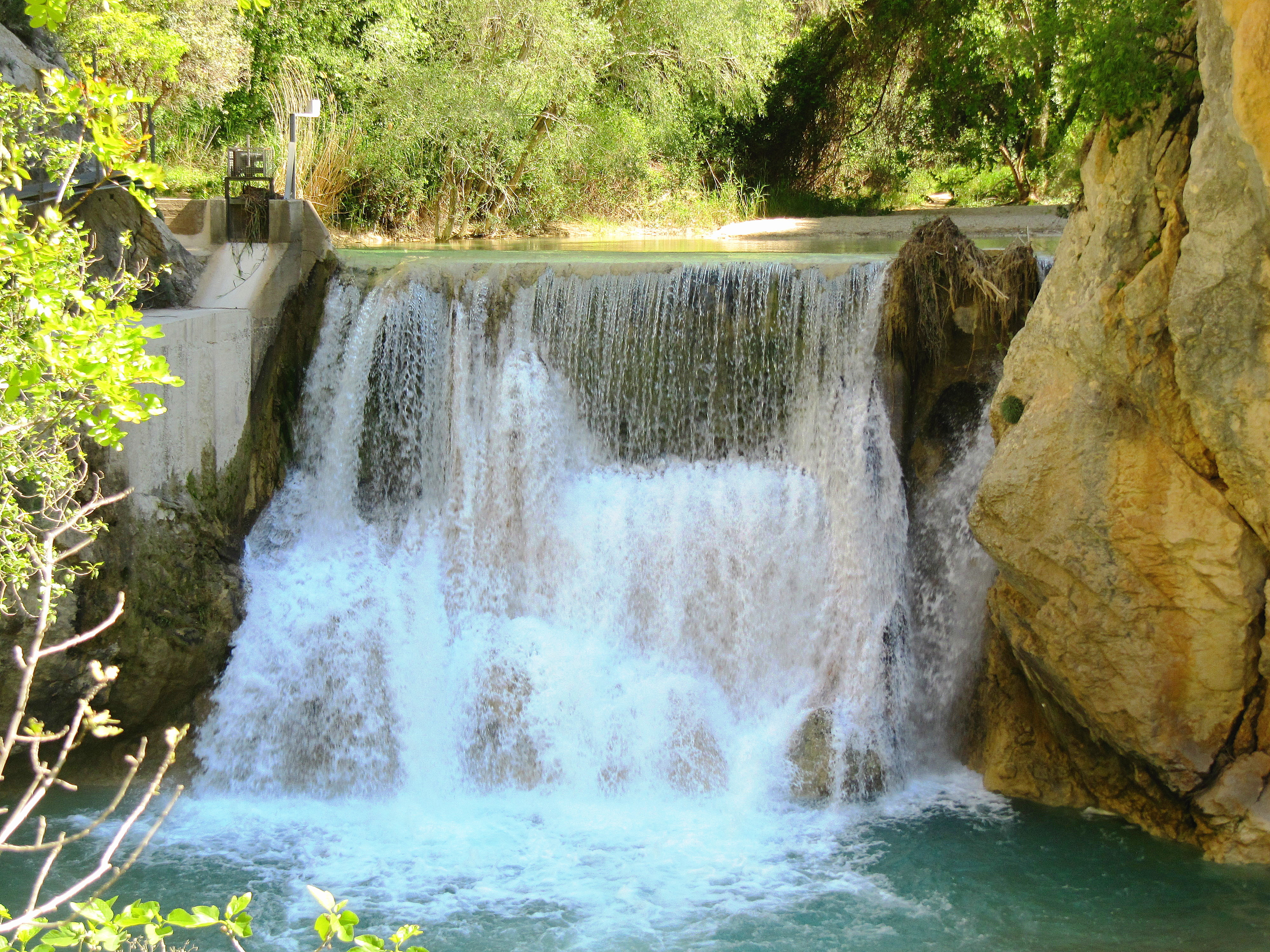 Waterfall_1.JPG