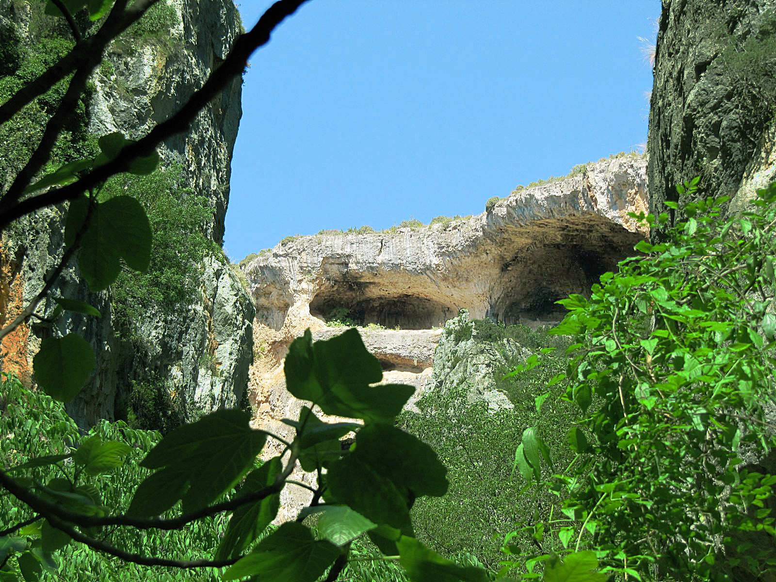 Caves1.JPG