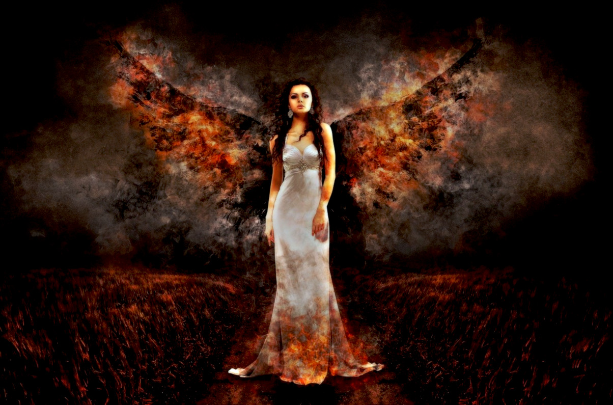 angel-1284369_DN_GlamourDark_Issa.jpg