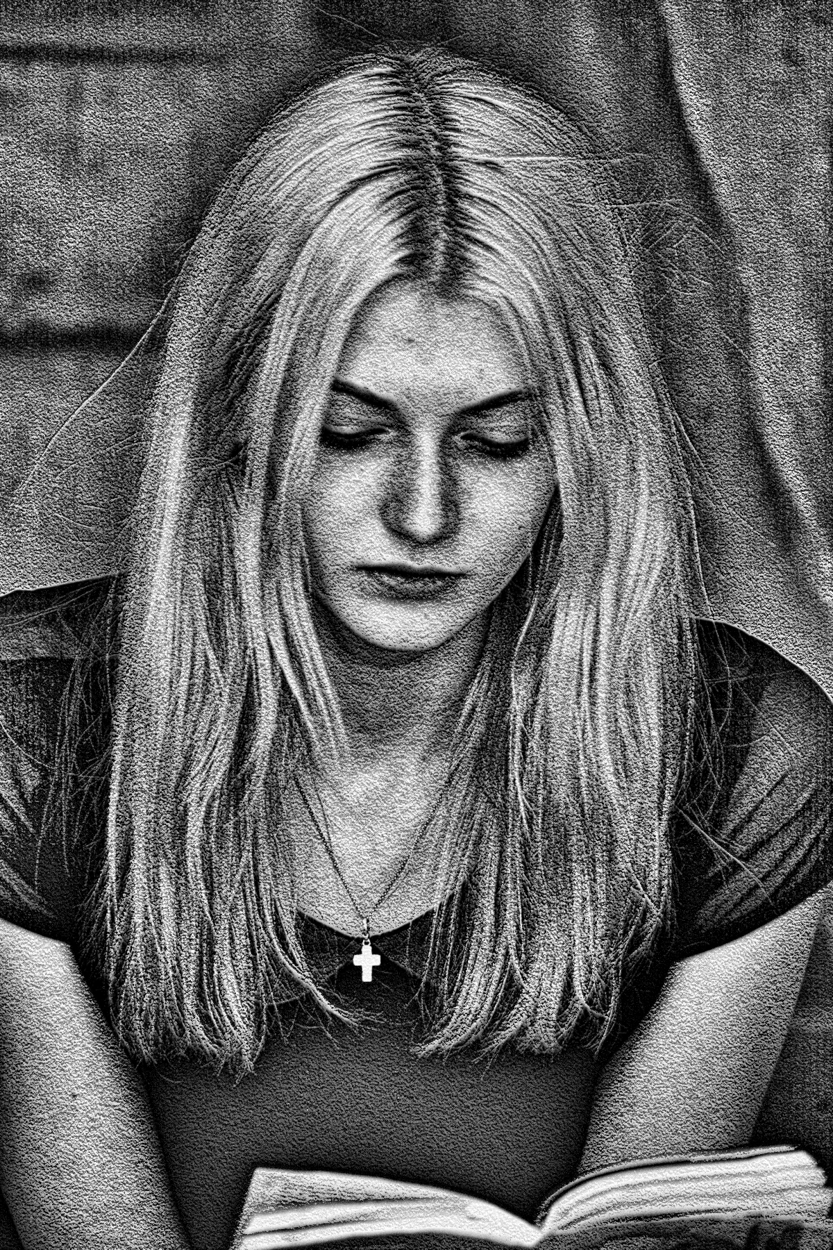 girl1 with effect C (Image Gradient), option  (mode=direction) B&W (C2G) (delicate texture).png